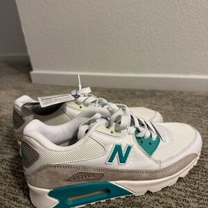 Stylish New Balance Women Sneakers